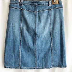 Levi's Skirts - Levi’s button up skirt with front pockets Levi's Skirts - Levi’s button up skirt with front pockets